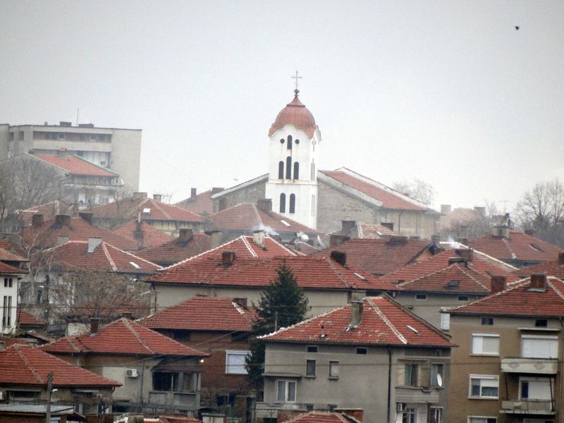 град Чирпан и храм "Св. Архангели" 