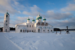 AlexandraP 
Зимнее утро. Александро-Свирский монастырь 
87 
2014-11-17 13:16:13