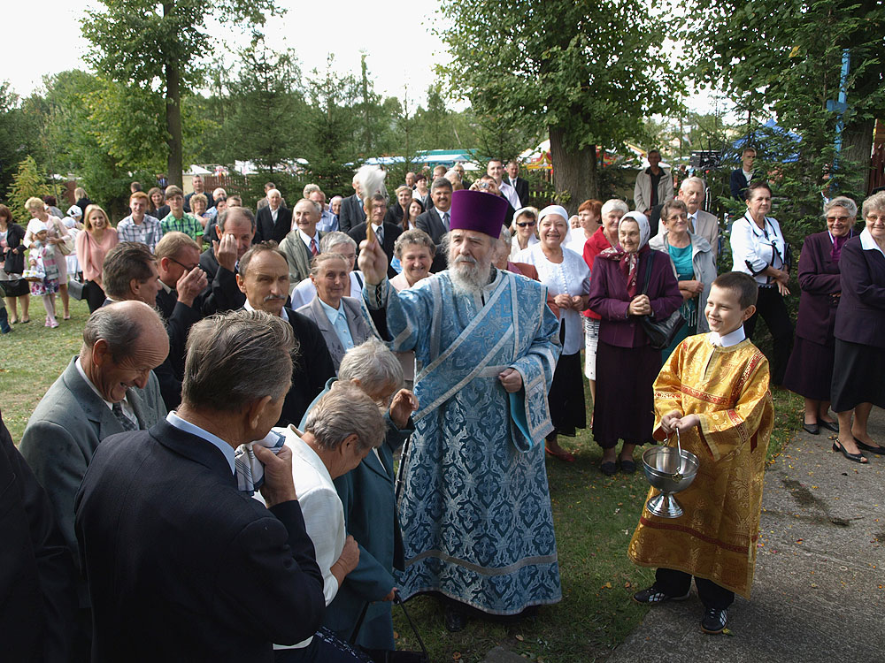 Święcona woda głosu doda.