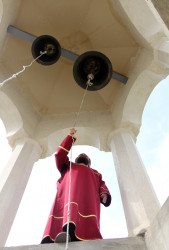 jarek1 
Ringing the bells in Mestia 
2014-12-05 17:24:54