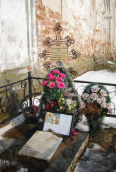 Sofia-8 
могила Веры Молчальницы 
2014-12-11 19:02:10