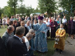 szolucha.w 
Święcona woda głosu doda. 
2014-12-14 16:48:05