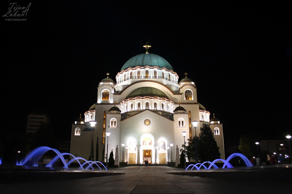 Храм Св. Саве ноћу