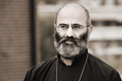 alik 
Fr Zurab Tskhovrebadze 
2015-01-16 00:02:21