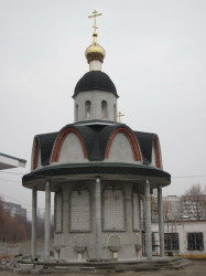 gomelchanin 
Часовня у церкви прп. Серафима Саровского в Гомеле 
2015-02-09 14:45:05