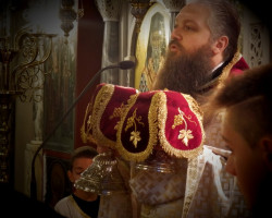 agiosdionysios 
Θεία Λειτουργία 
2015-02-28 09:43:54