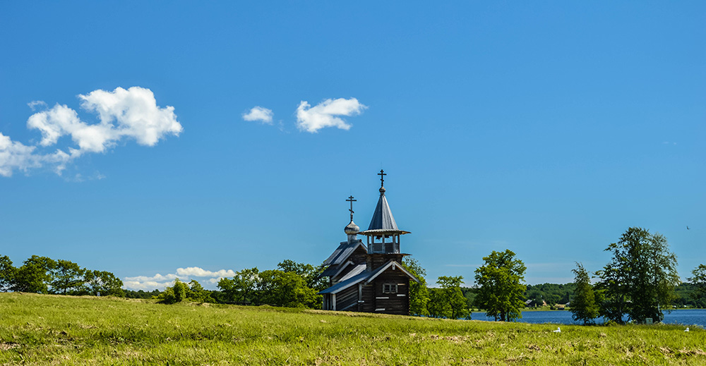 Колокольня на острове Кижи