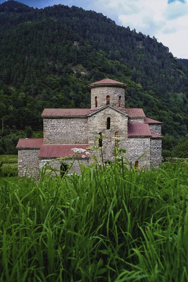 Нижний Архыз, Троицкий храм