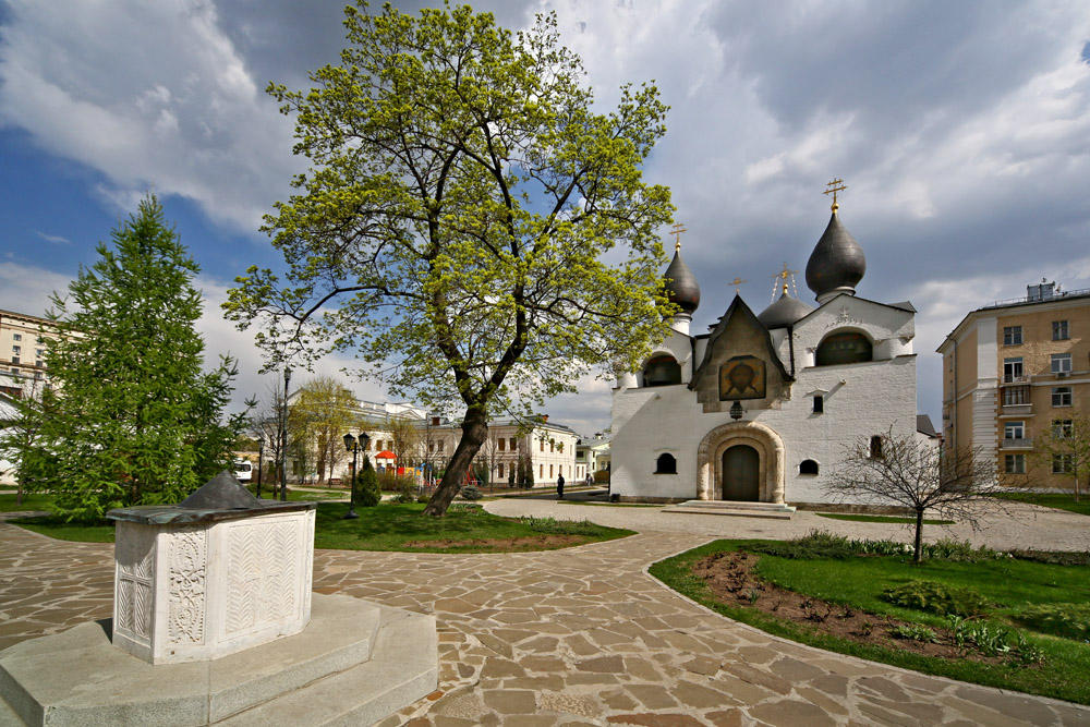 В Марфо-Мариинской...