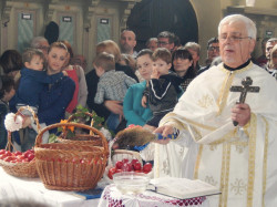 DanicaM 
Христос Воскресе добри људи † † †  
2015-04-16 20:11:27