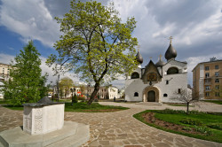 Eshtokin 
В Марфо-Мариинской... 
2015-04-29 13:30:16