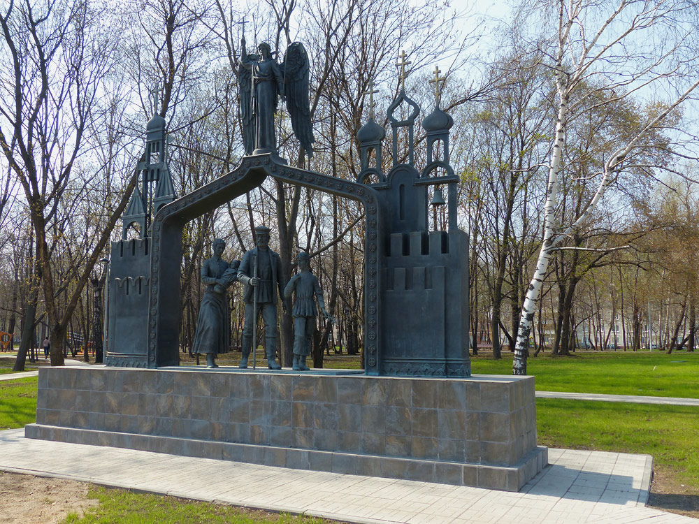 Памятник паломникам в Троице-Сергиеву Лавру