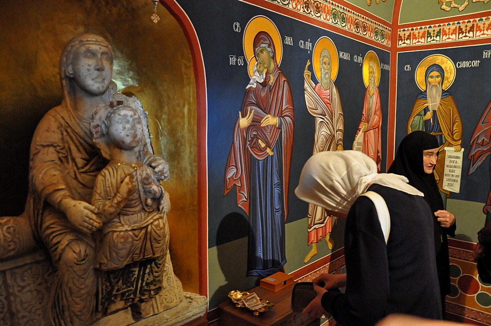 Богородица у манастиру Соколица