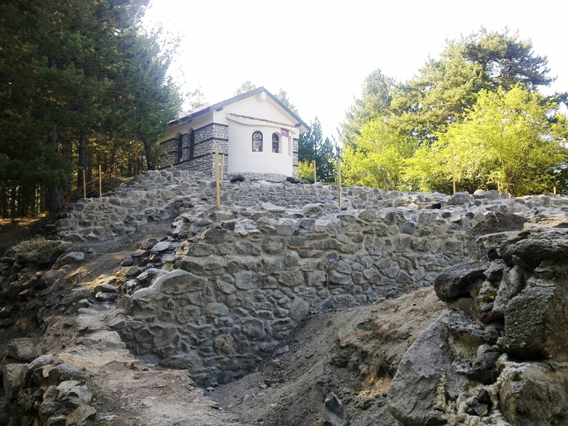 Параклис „Свети Никола“ - село Добринище, България.