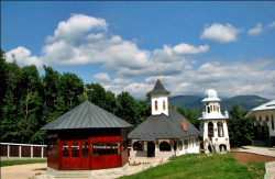 ursache 
Schitul Pustnicului Gherasim, jud.Gorj 
2015-05-10 11:56:10