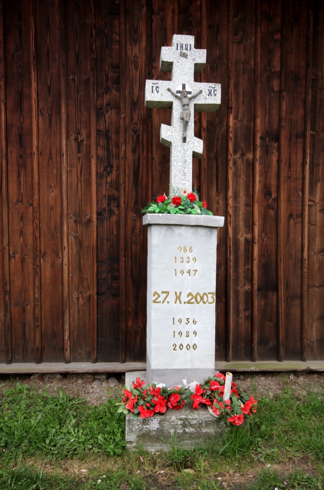 Memory cross close to Kwiatoń church