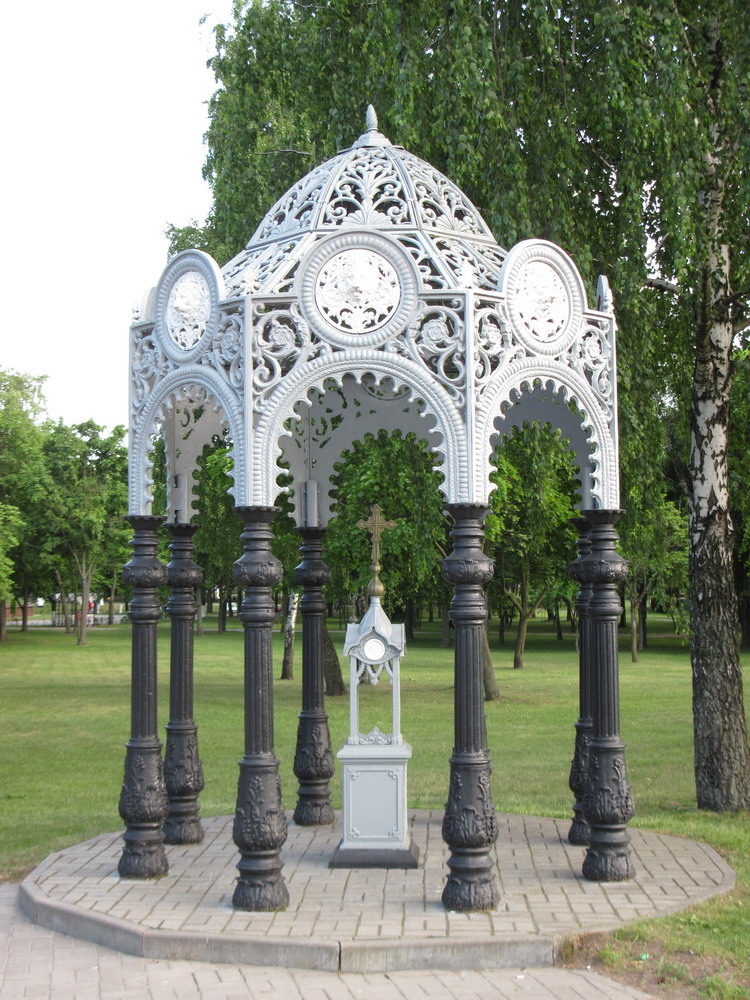 Чыгунная капліца каля царквы Архістраціга Міхаіла. Гомель