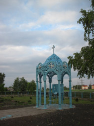 hope 
Чыгунная капліца каля Успенскай царквы ў пас. Красным-1 
2015-06-11 11:16:01