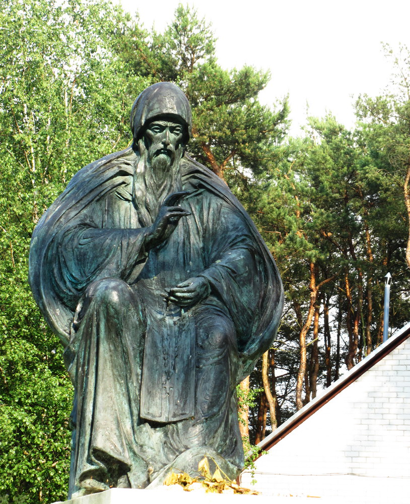 Памнік прп. Елісею Лаўрышэўскаму.