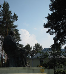 hope 
Памнік прп. Елісею Лаўрышэўскаму. 
2015-07-30 10:10:01