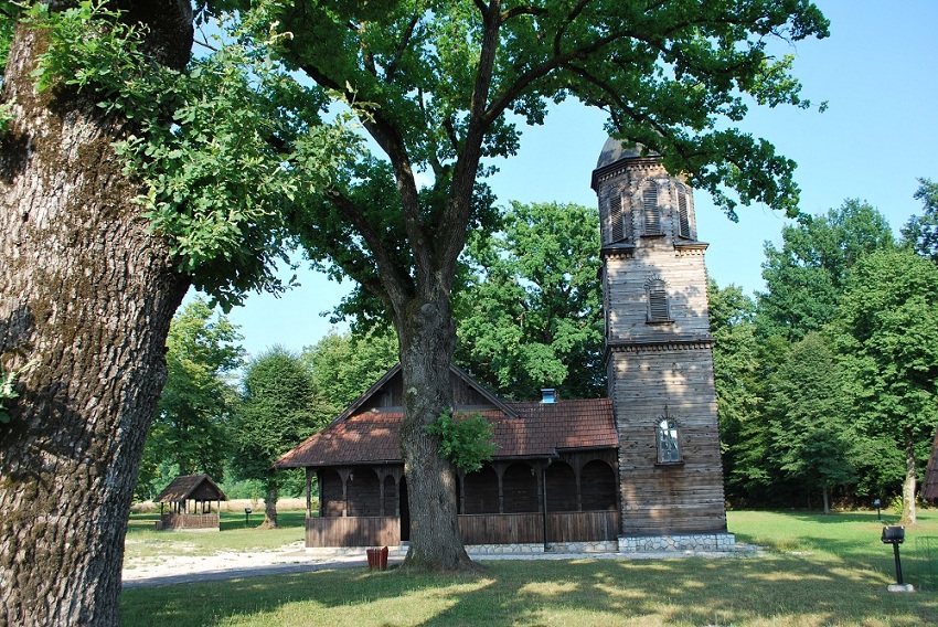 Црква брвнара