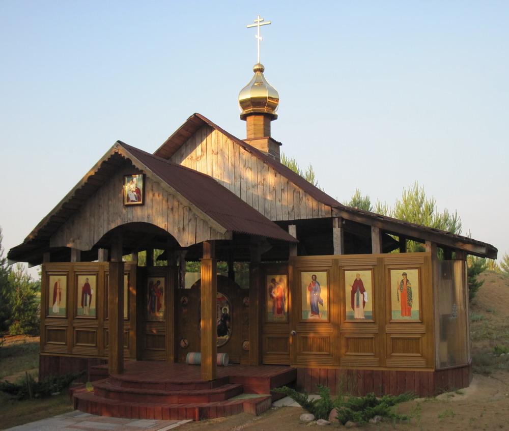 Летняя, адкрытая царква Уладзімірскай іконы Божай Маці.