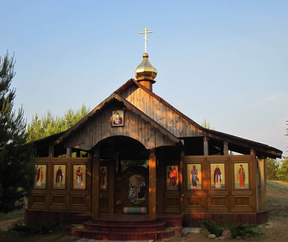 Летняя, адкрытая царква Уладзімірскай іконы Божай Маці.