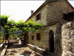 melodie_del_mar 
Monastery Starceva Gorica 
2015-08-03 19:48:11