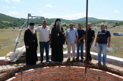 sapuric 
НА КРОВУ ЦРКВЕ 
2015-08-25 22:34:05