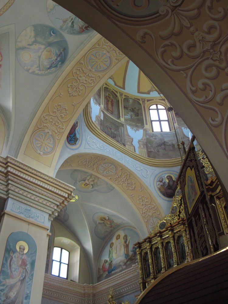 Свята-Мікольская царква. Аркі і скляпенні.