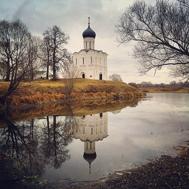 Осень. Храм Покрова на Нерли.