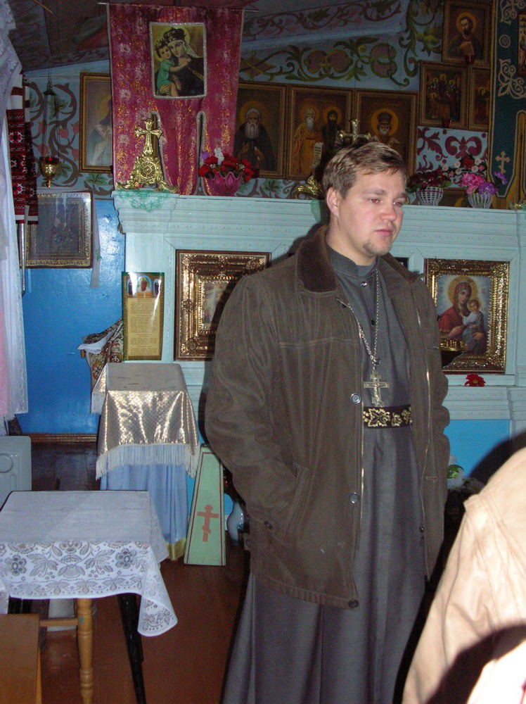 Настаяцель царквы Архістраціга Міхаіла ў Хальчы а.Сергій. 2005 г.
