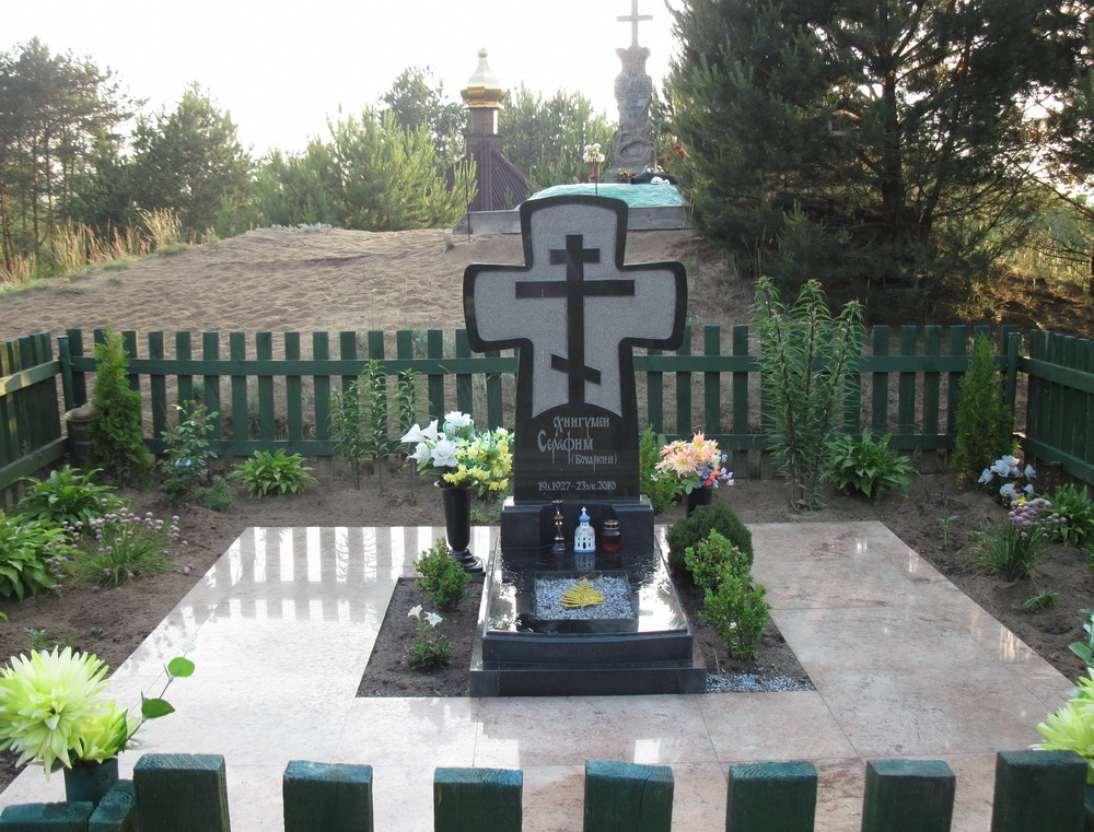 Свята-Лаўрышэўскі манастыр. Манастырскі некропаль.