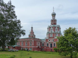 Solodushkin 
Храм Смоленской Божией Матери в Софрино 
2015-09-18 19:03:41