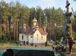 hope 
Свята-Лаўрышэўскі манастыр. Манастырскі некропаль. 
2015-09-24 13:27:52