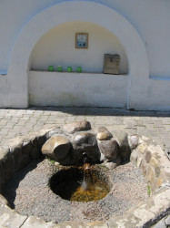 olegka86 
Пустынскі Успенскі манастыр. Святая крынічка пад царквой Нараджэння Божай Маці. 
2015-09-30 11:40:35