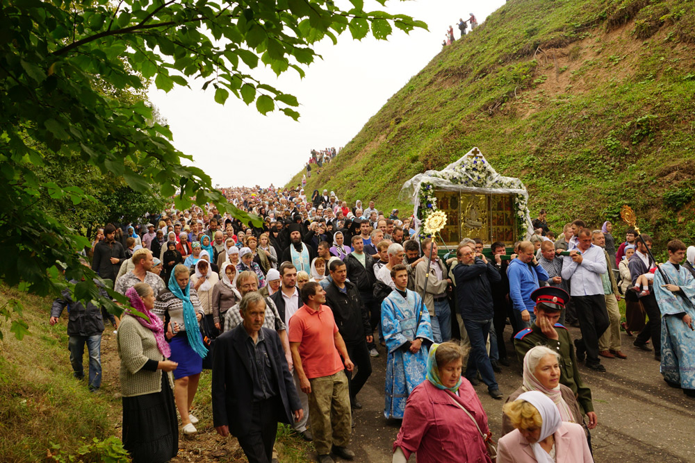 Крестный ход в монастыре