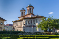 calugaru 
Biserica Intrarea in Biserica a Maicii Domnului (1800-1804) din Horezu I 
63 
2015-10-04 19:49:46