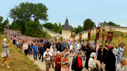 Valeriy 
Крестный ход в монастыре 
2015-10-19 21:58:38