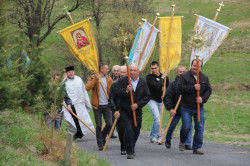 jarek 
Procession to the cementary in Regietów 
2015-10-28 21:54:30