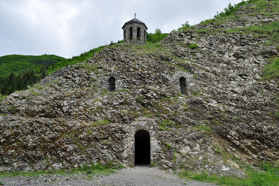 Sarkineti - The cave temple