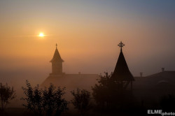 tividan 
With head above the fog 
2015-11-09 09:16:39