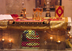 jarek1 
The oltar with relics of St. Nicholas in Bari 
2015-11-14 10:42:05