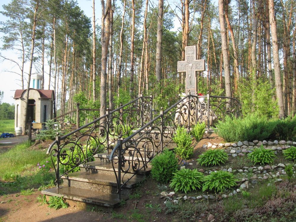 Свята-Лаўрышэўскі манастыр. Паклонны крыж.