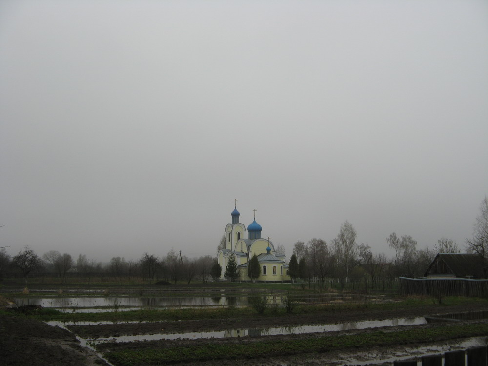 Знаёмы пейзаж. Свята-Мікольская царква ў Буда-Кашалёве. Красавік 2012 г.