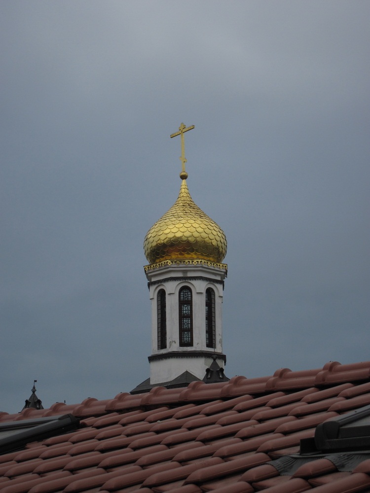  Па-над дахамі Свята-Мікольскага манастыра