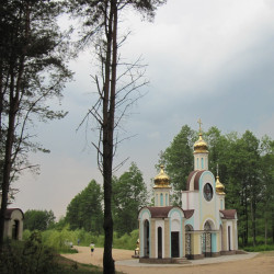 hope 
Святыя вароты Свята-Лаўрышэўскага манастыра. 
2015-12-04 13:52:24