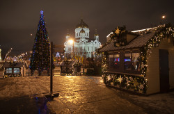 AlexandraP 
Cathedral of Christ the Saviour. Christmas time / Храм Христа Спасителя. За неделю до Рождества 
2015-12-31 15:18:01