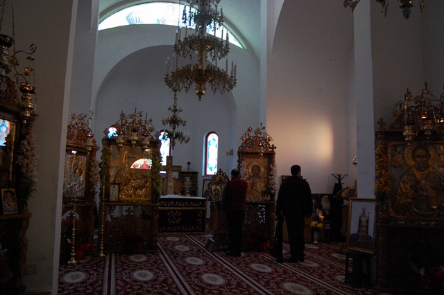 Interiorul Manastirii Poarta Alba