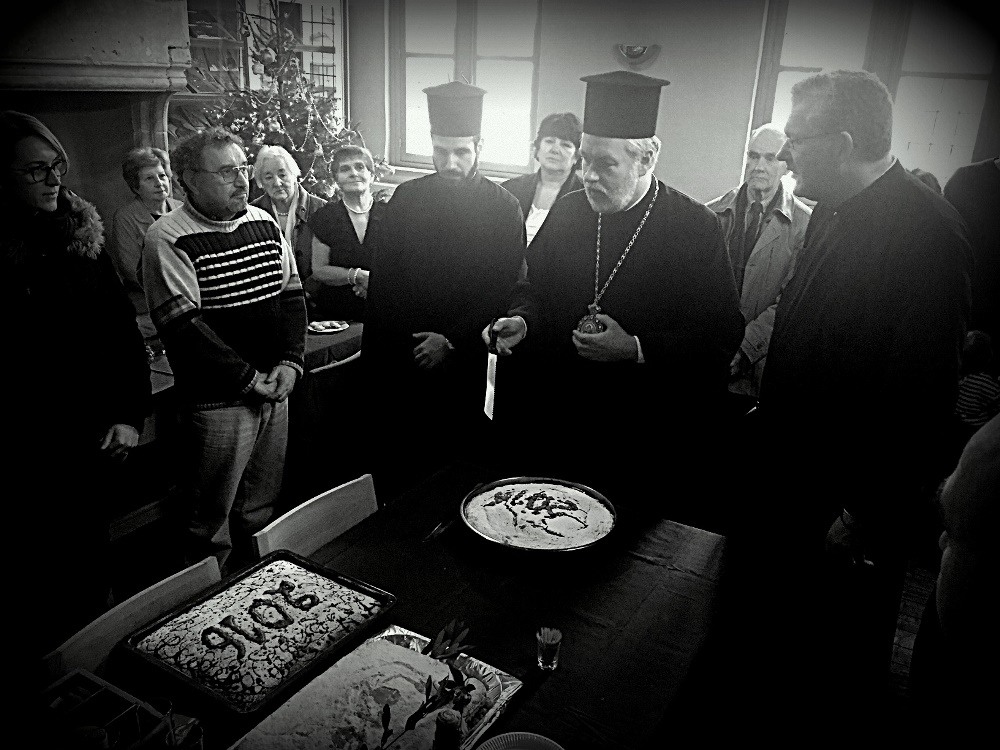 Metropolitan Athenagras of Belgium cutting the vasilopita